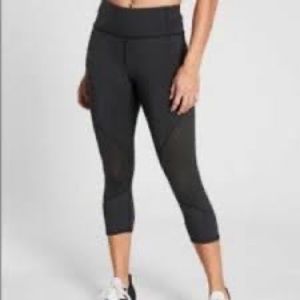 Athleta 210134 Black Mesh Contender Capri Pants